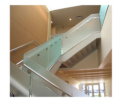 Choose the modern stairs glass railings to gain exclusive sophistication